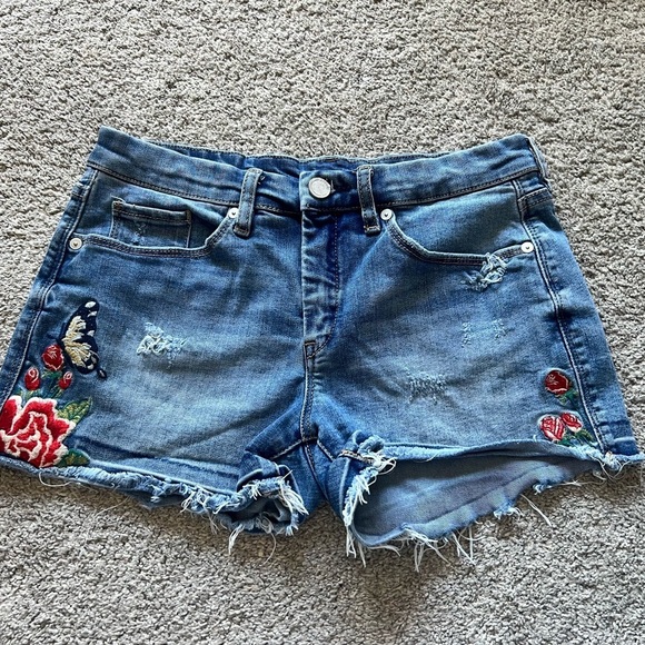 Blank NYC Jean Hiker Shorts Size 27 Embroidered Butterfly Roses Floral Cut-Off - Picture 1 of 3